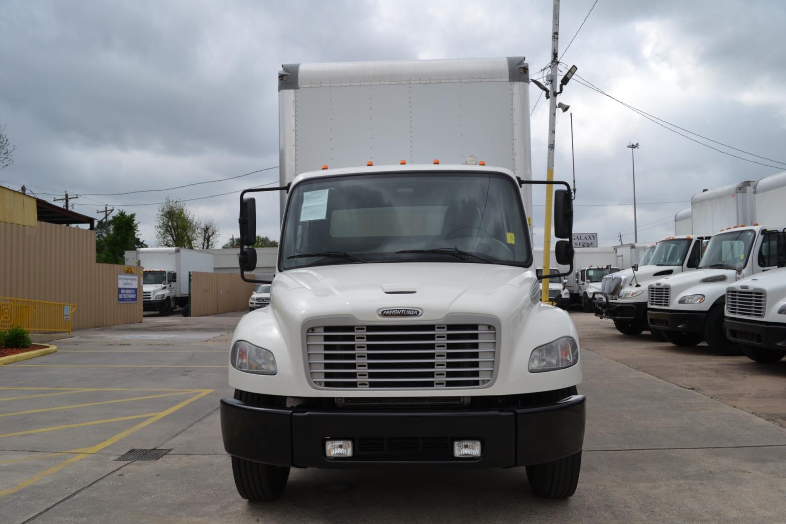 2018 WHITE /BLACK FREIGHTLINER M2-106 with an CUMMINS B6.7L 220HP engine, ALLISON 2100RDS AUTOMATIC transmission, located at 9172 North Fwy, Houston, TX, 77037, (713) 910-6868, 29.887470, -95.411903 - Photo#1